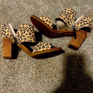 Leopard print liek new Tom heels